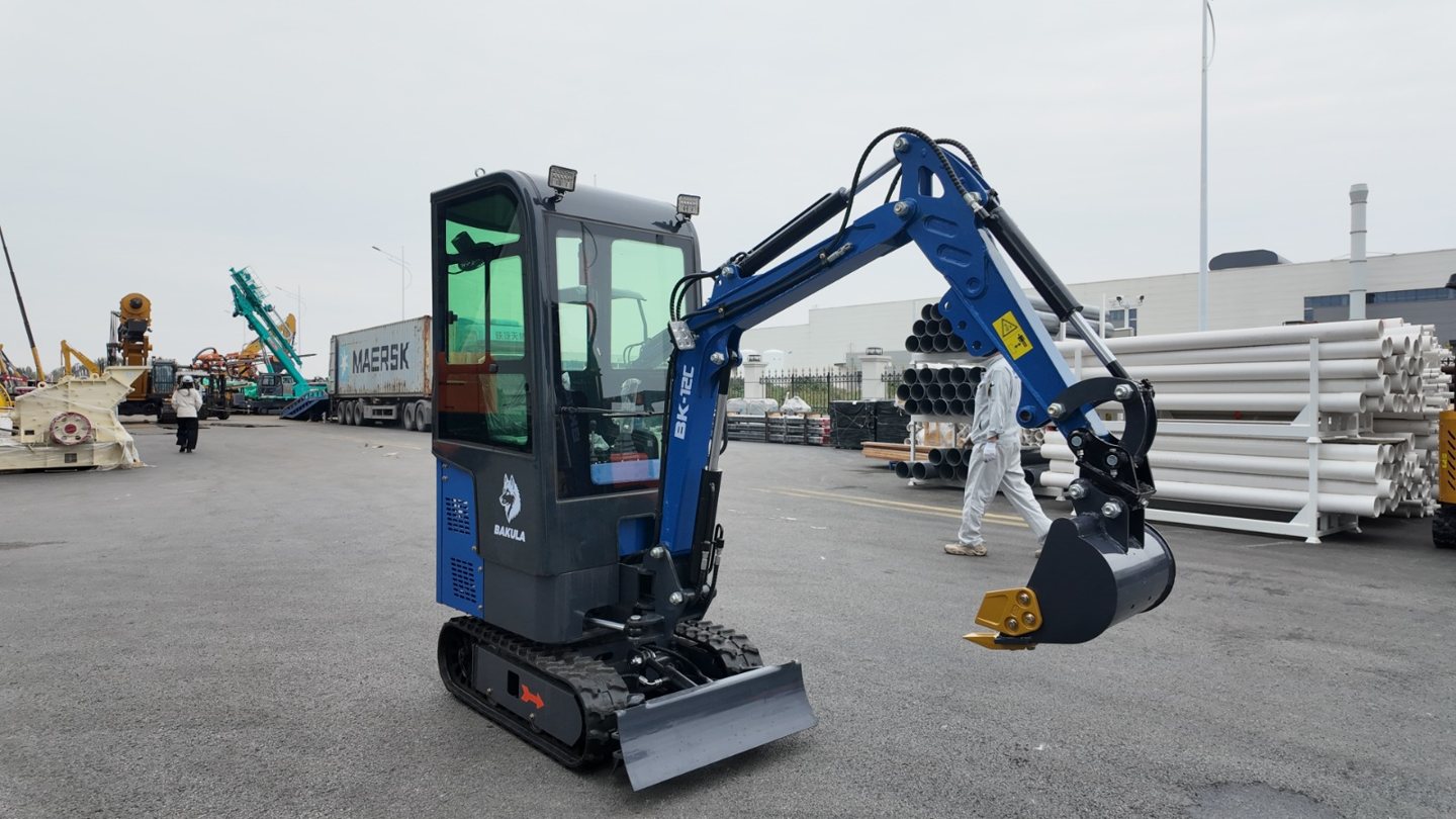 Kabinový minibagr Bakula BK-12C